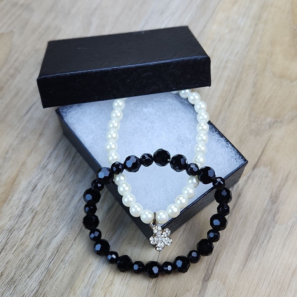 🔺️White Faux Pearl Bead w/Rhinestone Flower Pendant Bracelet